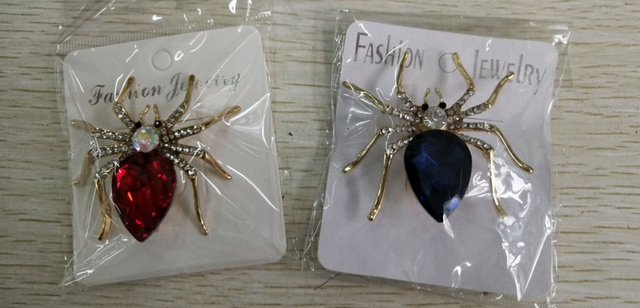Kryształowa broszka zwierzęca - duży pająk w kolorze czerwonym i niebieskim, austriackie kryształy, metalowej wykończenia - Wianko - 33