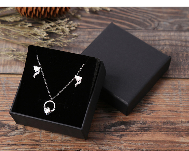 Pudełko na biżuterię - czarny futerał z logo, idealne na prezenty - Wianko - 11