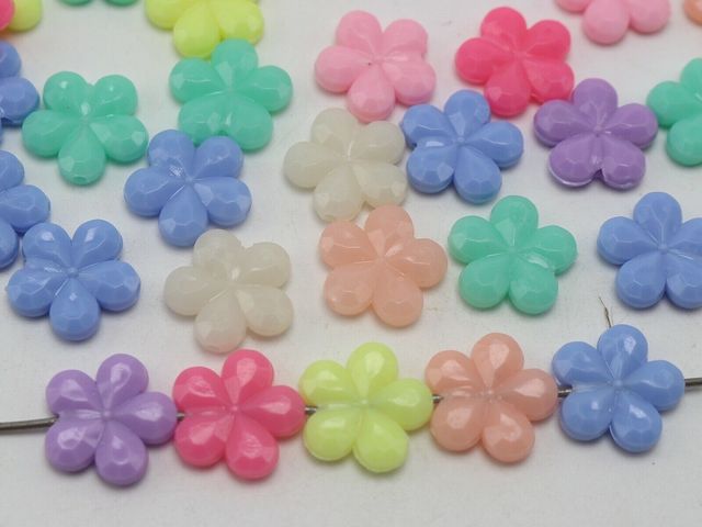 100 pastelowych koralików akrylowych w różnych kształtach - wisiorki kwiatowe, serca - dla dzieci - Wianko - 23