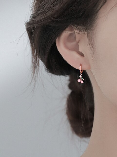 Kolczyki Hoop Crystal Hoop ze srebra pr. 925 z czereśniowym zapięciem na ucho - różowe, słodkie, dla kobiet i dziewcząt, idealne dla studentek - Wianko - 1