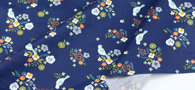 Tkanina bawełniana z białym i niebieskim tłem, wzorem dżungli, kwiatów i roślin, do patchworku i pikowania ubrań i tekstyliów domowych - Wianko - 14