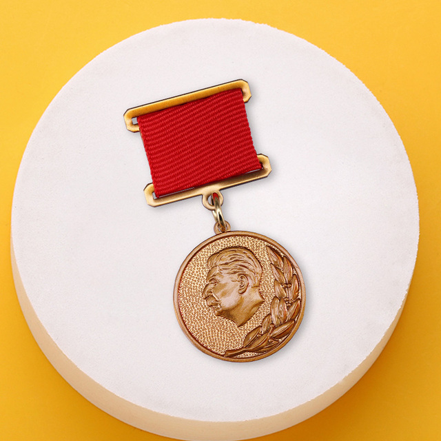 Odznaka honorowa ZSRR - Złota nagroda Stalin 2 stopnia, 1951 - Medal biżuteria - Wianko - 7