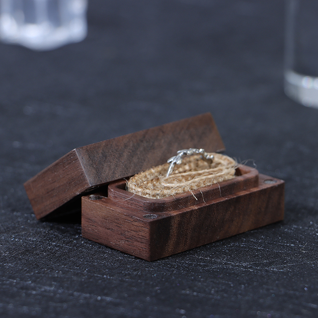 Rustykalne drewniane pudełko na zaręczyny z sygnowaniem - 1 szt - Wianko - 20