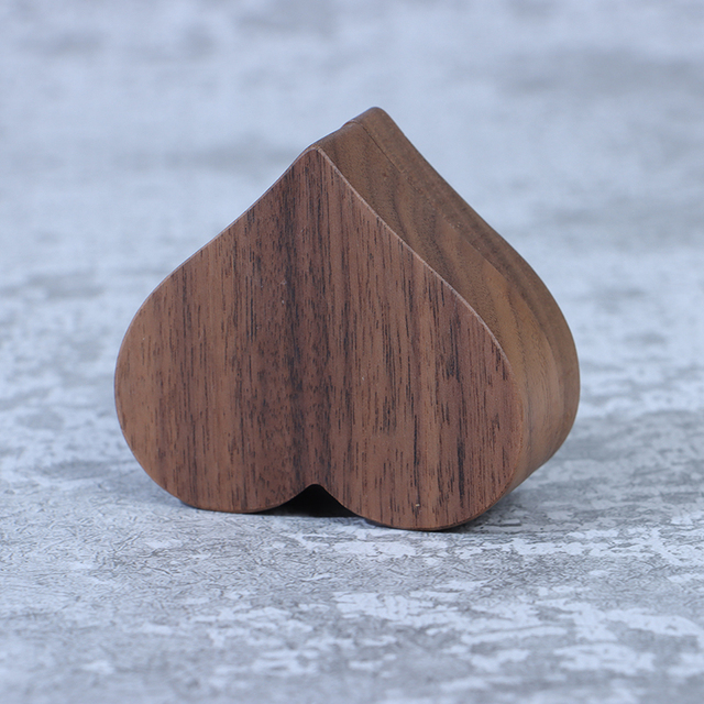 Rustykalne drewniane pudełko na zaręczyny z sygnowaniem - 1 szt - Wianko - 5