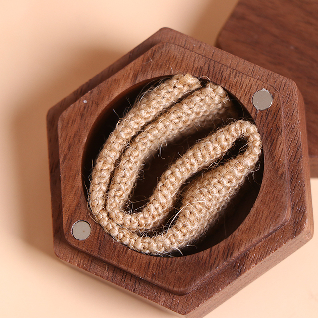 Rustykalne drewniane pudełko na zaręczyny z sygnowaniem - 1 szt - Wianko - 33