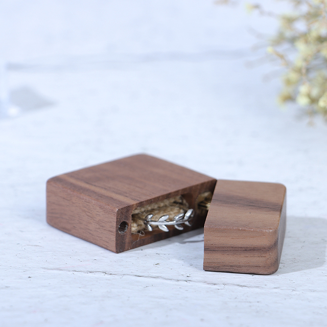 Rustykalne drewniane pudełko na zaręczyny z sygnowaniem - 1 szt - Wianko - 40