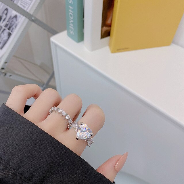 Gotycki pierścień z kryształowym sercem - modna biżuteria na ślub i wesele - Wianko - 1