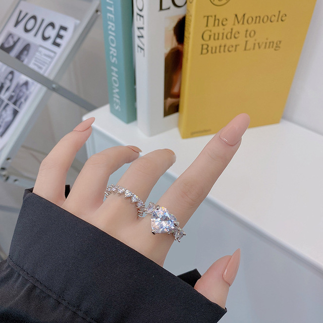 Gotycki pierścień z kryształowym sercem - modna biżuteria na ślub i wesele - Wianko - 3
