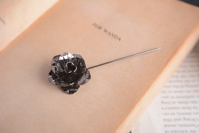 Broszka z kwiatem róży dla młodego pana - pin na klapę garnituru z wizerunkiem głowy jelenia - Wianko - 7