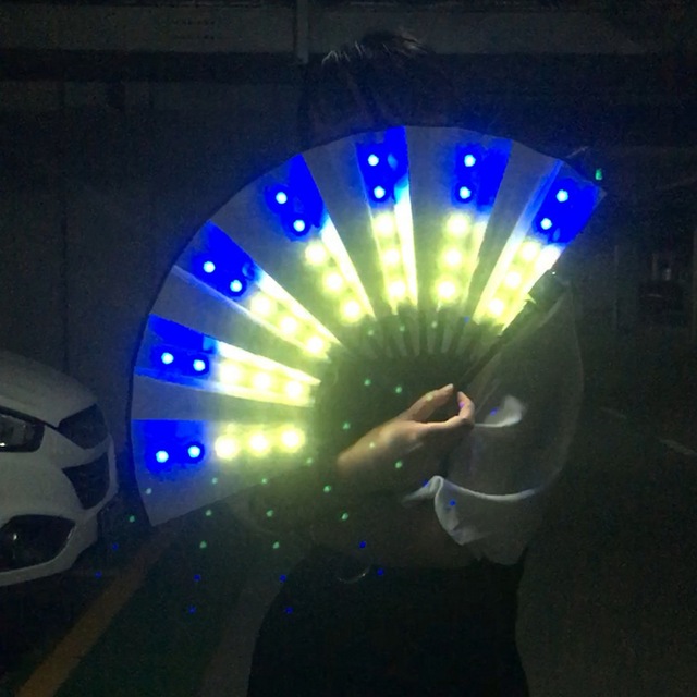 Świecący składany wentylator z kolorowymi diodami LED - idealny do imprez i tańca - Wianko - 5