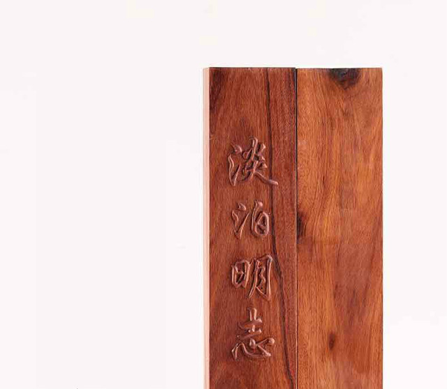 Przyciski do papieru rzeźbione z drzewa sandałowego, chiński obraz z kaligrafią - Wianko - 1