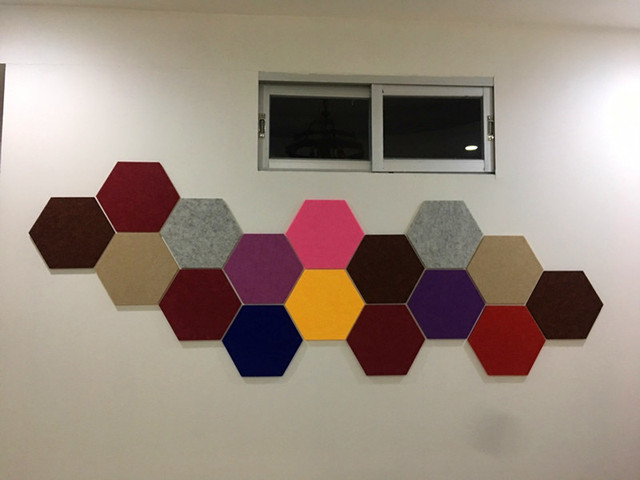 Sześciokątne, kolorowe filcowe tkaniny 9 mm - DIY, dekoracja ścian, tablica korkowa, samoprzylepne naklejki 3D - Wianko - 25