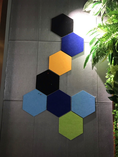 Sześciokątne, kolorowe filcowe tkaniny 9 mm - DIY, dekoracja ścian, tablica korkowa, samoprzylepne naklejki 3D - Wianko - 38