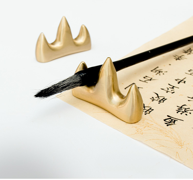 Mosiężna szczotka do pióra z metalowym przyciskiem i chińskim wzorem kaligrafii - Wianko - 1