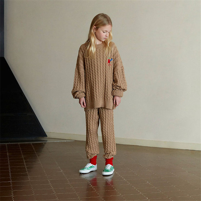Weekendowy Sweter Dziecięcy EnkeliBB - Modne, Luźne Ciuchy dla Chłopców i Dziewczynek, Projektowane z Dzianiny - Wianko - 11