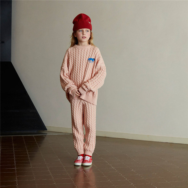 Weekendowy Sweter Dziecięcy EnkeliBB - Modne, Luźne Ciuchy dla Chłopców i Dziewczynek, Projektowane z Dzianiny - Wianko - 1