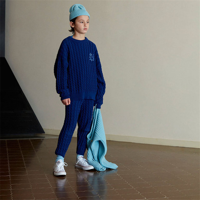 Weekendowy Sweter Dziecięcy EnkeliBB - Modne, Luźne Ciuchy dla Chłopców i Dziewczynek, Projektowane z Dzianiny - Wianko - 5
