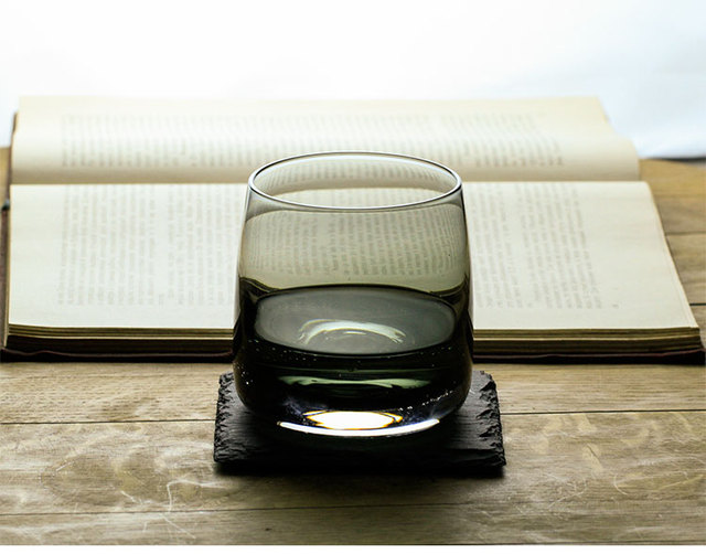 Chamfin Whisky - szklany kubek szary z efektem wirowym na dolnym brzegu projektowany przez Eddy'ego Bottoma, idealny do whisky i wina - Wianko - 11