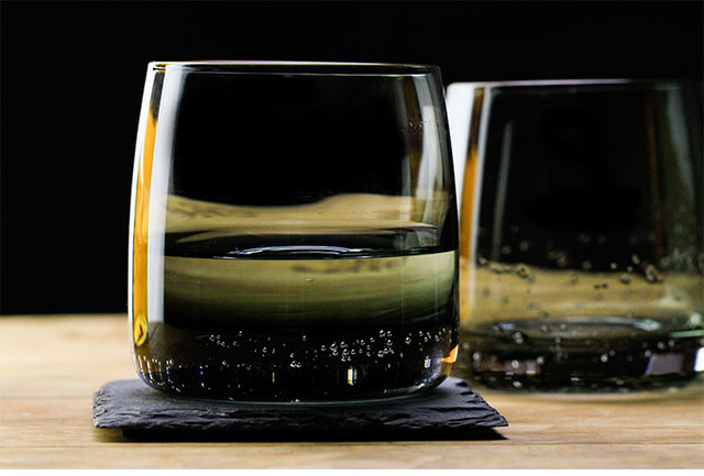 Chamfin Whisky - szklany kubek szary z efektem wirowym na dolnym brzegu projektowany przez Eddy'ego Bottoma, idealny do whisky i wina - Wianko - 10