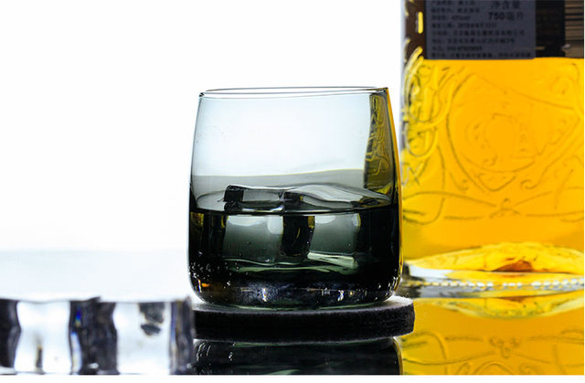 Chamfin Whisky - szklany kubek szary z efektem wirowym na dolnym brzegu projektowany przez Eddy'ego Bottoma, idealny do whisky i wina - Wianko - 5