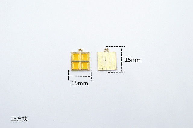 Wisiorek emaliowany Tetris Tetromino w złotym kolorze, pakowany po 10 sztuk - Wianko - 5