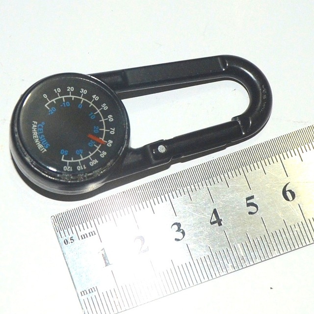 Metalowy brelok zewnętrzny z dwustronnym mini kompasem, zapinaną klamrą karabińczykową, termometrem kompasu i samochodowym karabinkiem - Wianko - 2