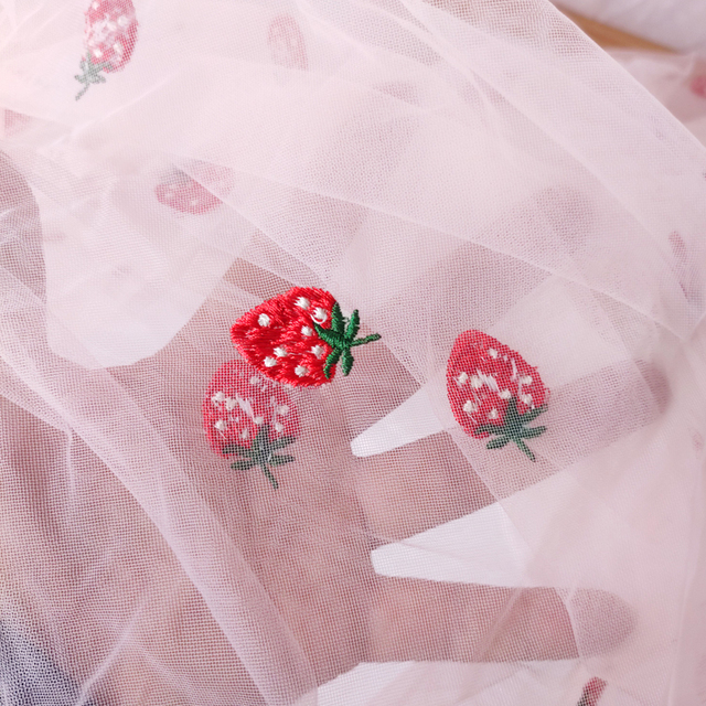Mała siatka haftowana z białą różową koronkową truskawką - urocze akcesorium do spódnic dla uroczych lalek - Wianko - 13