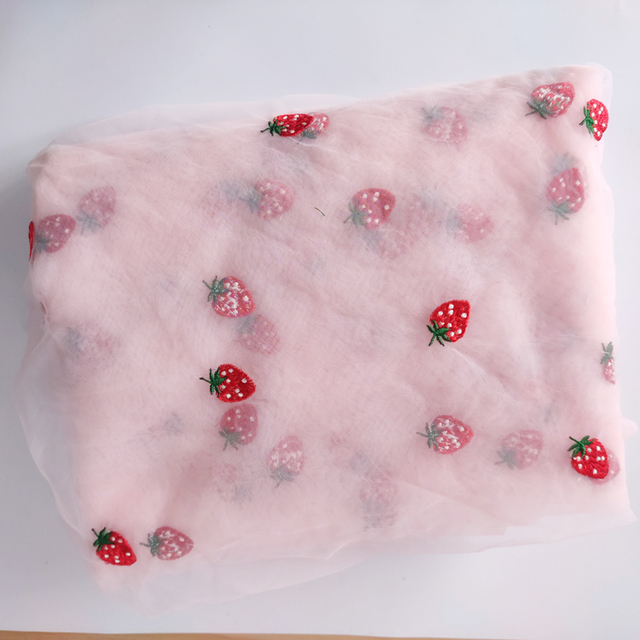 Mała siatka haftowana z białą różową koronkową truskawką - urocze akcesorium do spódnic dla uroczych lalek - Wianko - 14