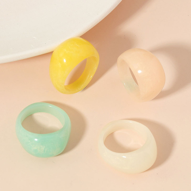 Kolorowe proste akrylowe pierścienie dla kobiet - geometryczne i przezroczyste, zestaw żywicznej biżuterii na party - Wianko - 7