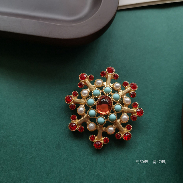 Broszka vintage z żywicznymi wisiorkami i holo-wypełnionymi kamykami Rhinestone w kształcie kwiatu - szykowna biżuteria na przyjęcia, wesela i na co dzień - Wianko - 10