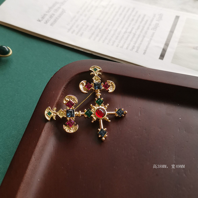 Broszka vintage z żywicznymi wisiorkami i holo-wypełnionymi kamykami Rhinestone w kształcie kwiatu - szykowna biżuteria na przyjęcia, wesela i na co dzień - Wianko - 15