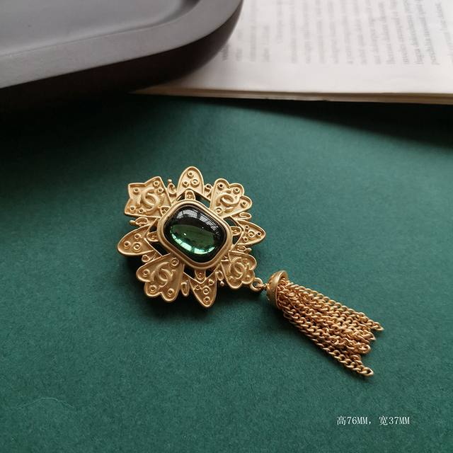 Broszka vintage z żywicznymi wisiorkami i holo-wypełnionymi kamykami Rhinestone w kształcie kwiatu - szykowna biżuteria na przyjęcia, wesela i na co dzień - Wianko - 2