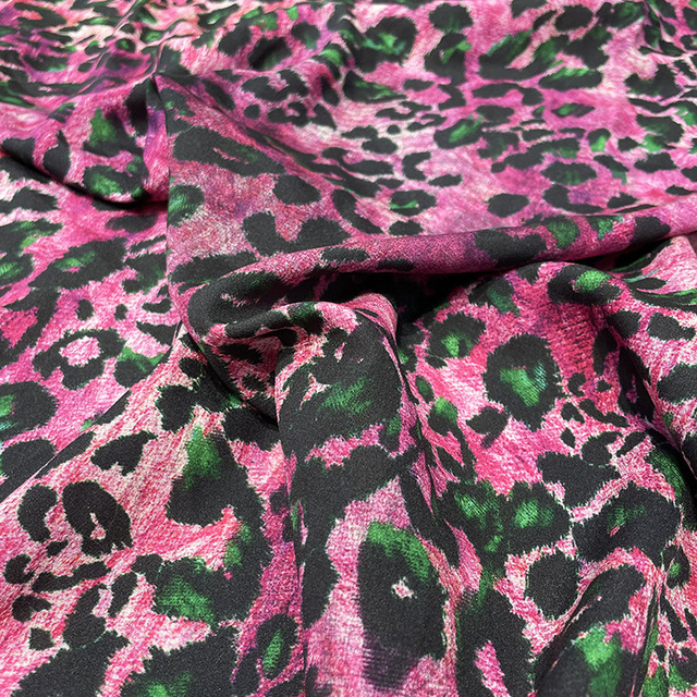 Różowy wzór w cętki luksusowego materiału Crepe De Chine - tkanina poliestrowa na suknie (na metry) - Wianko - 4