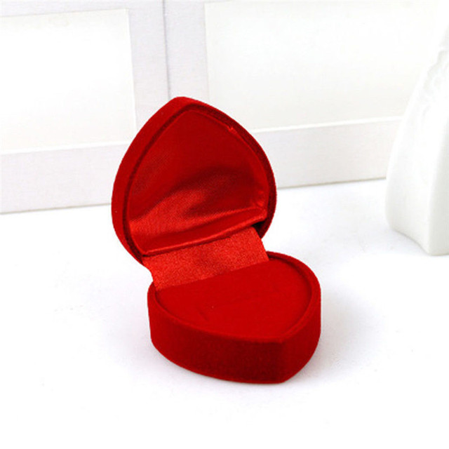 Czerwone aksamitne pudełko na pierścionek ślubny i biżuterię - Wianko - 4