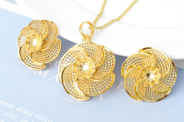 Słoneczna biżuteria - klasyczne zestawy kolczyków i naszyjników dla romantycznych kobiet na rocznicę ślubu - Wianko - 2