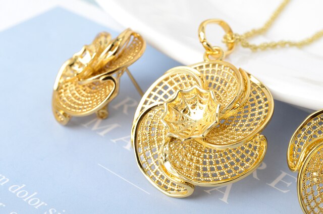 Słoneczna biżuteria - klasyczne zestawy kolczyków i naszyjników dla romantycznych kobiet na rocznicę ślubu - Wianko - 4