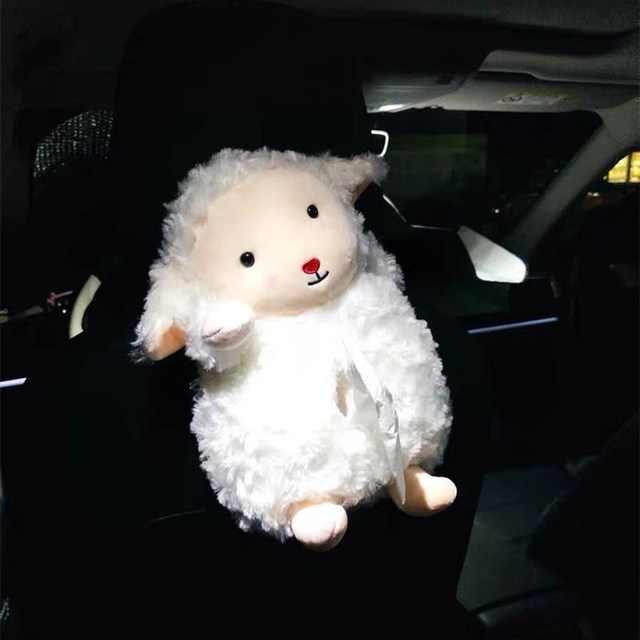 Pluszowa owieczka samochodowa Internet Celebrity ozdoba wisząca (pudełko na chusteczki) - prezent świąteczny - Wianko - 1