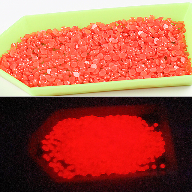 Kamień żywiczny świecący w ciemności kolorowe DMC 5200 - obraz 5D w hafcie diamentowym DIY (koła) - Wianko - 3