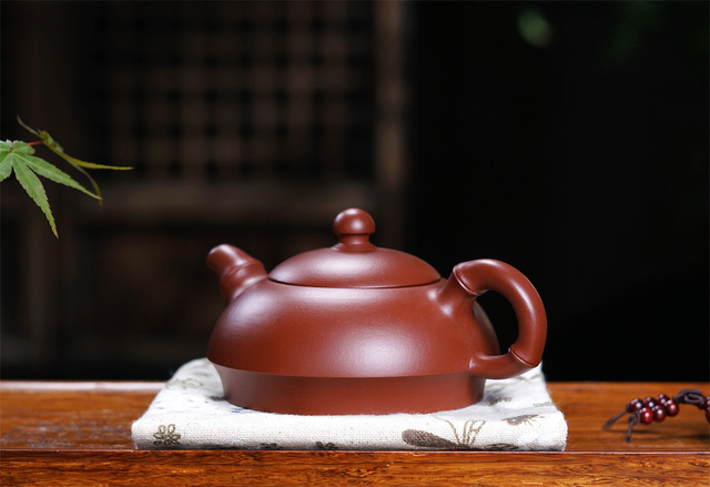 Czajniczek z purpurowej gliny typu Yixing ręcznie robiony, surowy, zestaw z herbatą Dahongpao, w kształcie półksiężyca, z bambusowym uchwytem - Wianko - 4