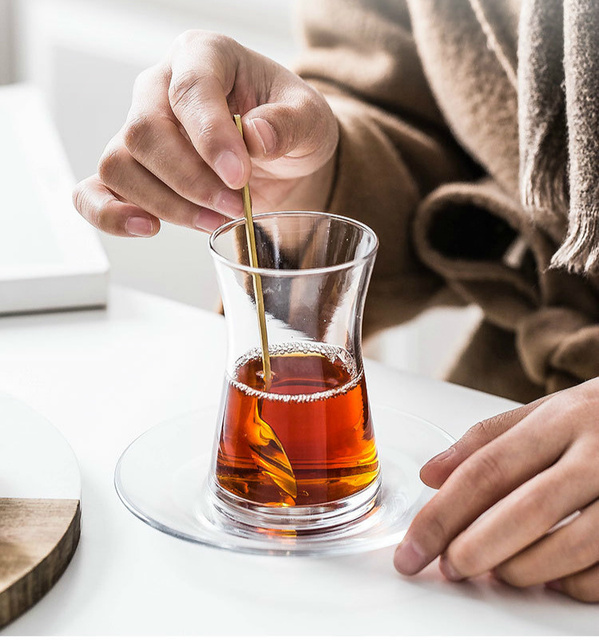 Zestaw filiżanek i spodków do kawy i herbaty: czarna herbata z Turcji, kubek termiczny, szklanka espresso i marokański design - Wianko - 5