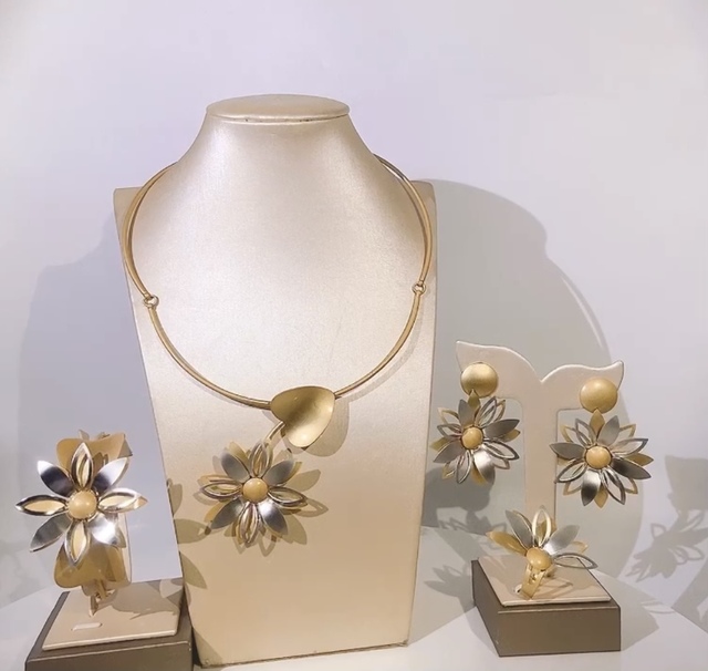 Zestaw wysokiej jakości, złotej biżuterii damskiej z Dubaju - idealny prezent na ślub i święta - Wianko - 4