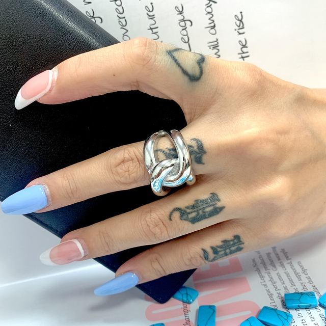 Nowy pierścionek ze stali nierdzewnej w złotym kolorze, wysokiej jakości, owalny i wydrążony, dla kobiet, w modnym stylu, idealny na prezent - Wianko - 49