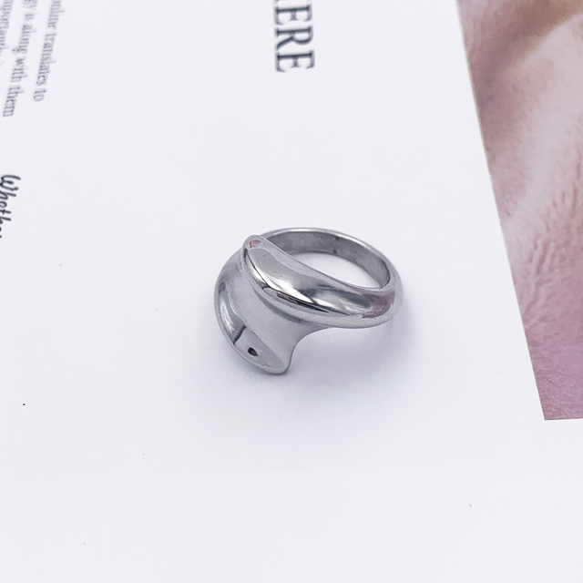 Nowy pierścionek ze stali nierdzewnej w złotym kolorze, wysokiej jakości, owalny i wydrążony, dla kobiet, w modnym stylu, idealny na prezent - Wianko - 45