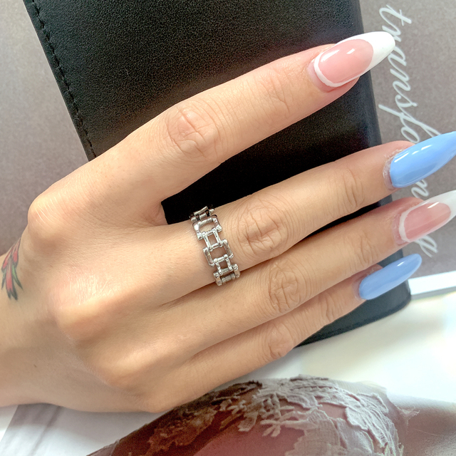 Nowy pierścionek ze stali nierdzewnej w złotym kolorze, wysokiej jakości, owalny i wydrążony, dla kobiet, w modnym stylu, idealny na prezent - Wianko - 23