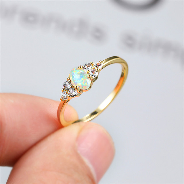 Złoty pierścień ślubny Dainty z białym opalowym kamieniem i kryształem - Wianko - 2
