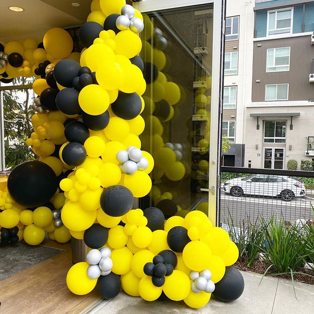 Zestaw 111 żółtych i czarnych balonów lateksowych z elementami metalicznymi do dekoracji weselnych - Wianko - 5