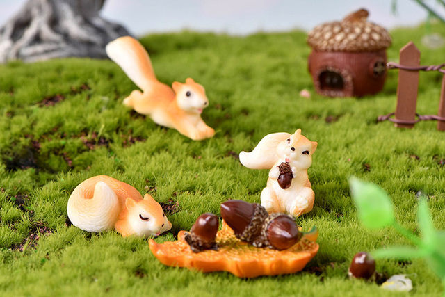 Sztuczny las zwierząt - Miniaturka wiewiórka z opadłymi liśćmi, szyszkami sosnowymi i domkiem z żywicy - DIY akcesoria ogrodowe - Prezent - Wianko - 6