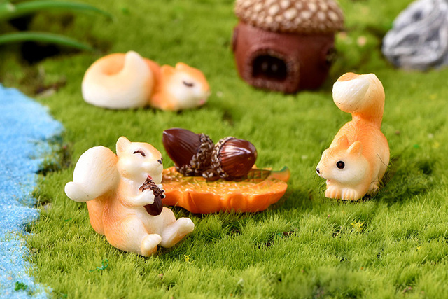 Sztuczny las zwierząt - Miniaturka wiewiórka z opadłymi liśćmi, szyszkami sosnowymi i domkiem z żywicy - DIY akcesoria ogrodowe - Prezent - Wianko - 10
