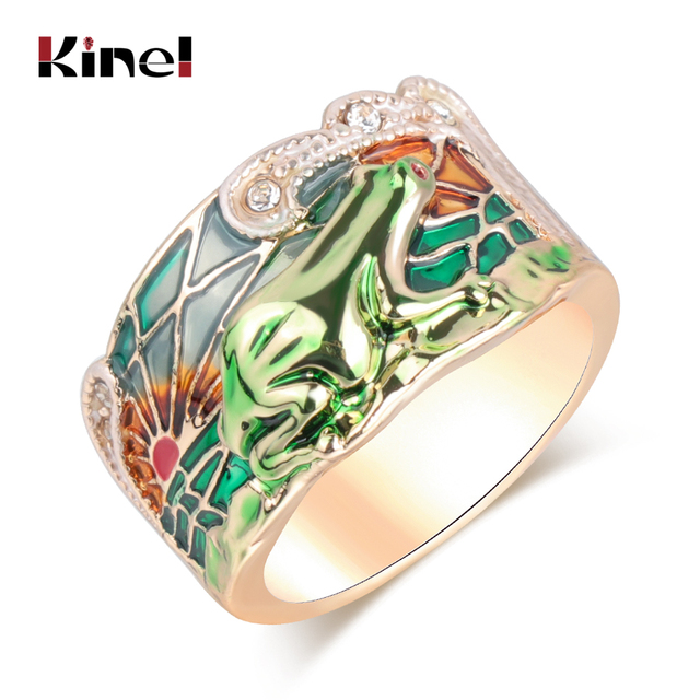Pierścień biżuteryjny żabka złotego koloru z zieloną emalią i kryształem, szeroki i modny, idealny na przyjęcia. Nowość 2019 - Wianko - 3