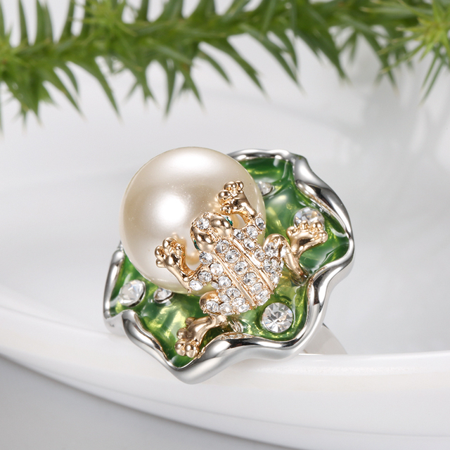 Pierścień biżuteryjny żabka złotego koloru z zieloną emalią i kryształem, szeroki i modny, idealny na przyjęcia. Nowość 2019 - Wianko - 8
